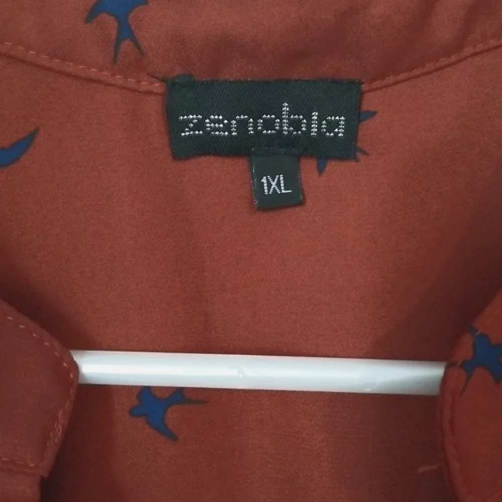 Zenobia misses blouse - Picture 2 of 4